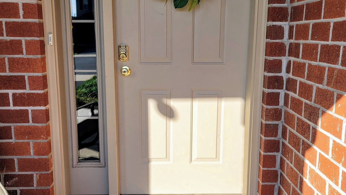 Chambersburg House | A thoughtfully designed 3-bedroom, 2.5-bath townhome tailored for travelers.