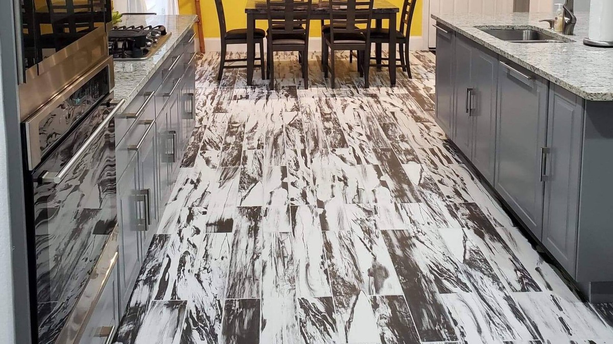 Lewisville House | A touch of class away from home