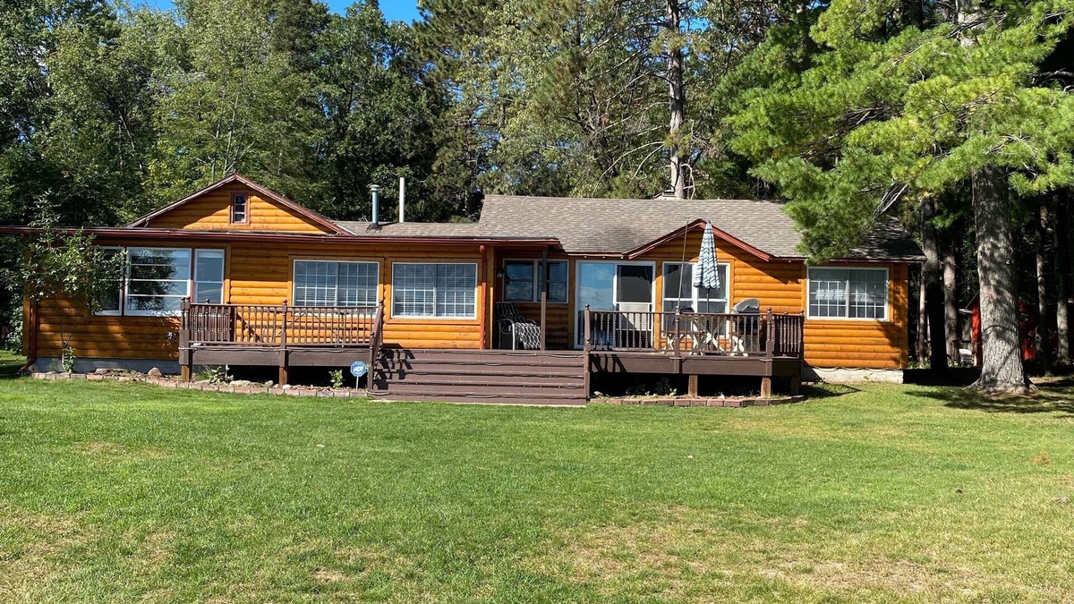 Siren Cabin | A Touch of northwoods on the lake, create your memories and feel at home.