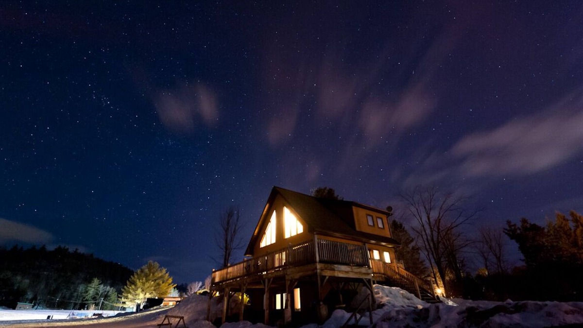 Wakefield Ski Chalet | A traditional Quebec chalet nestled in the Gatineau Hills 30 minutes from Ottawa