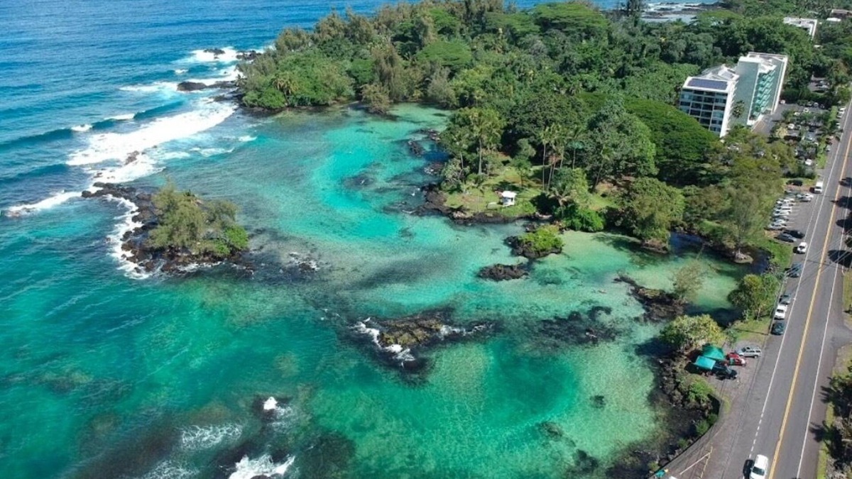 Hilo Condo | A Tropical Paradise 2 Bed/1bath. Stunning Bay and Ocean Views