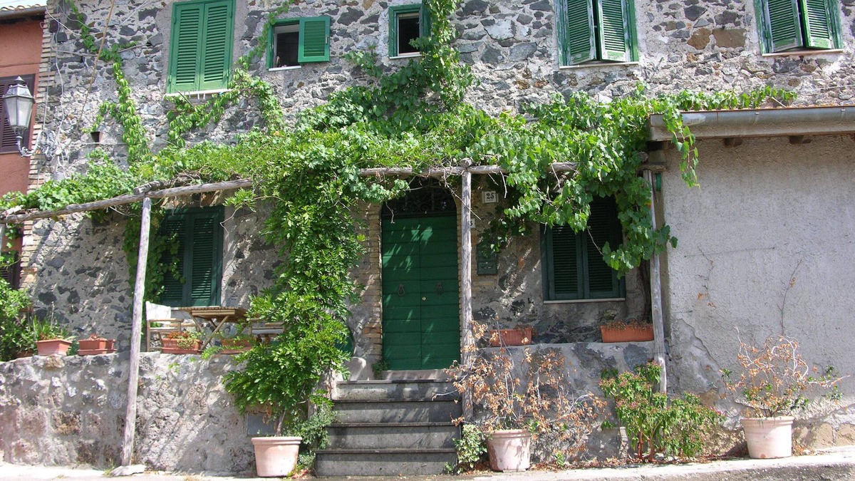 Lake Bracciano Apartment | A true haven of peace and tranquility: lush on the lake of Bracciano