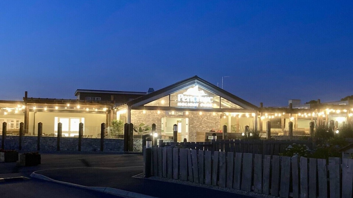 Cross Inn House | A true home from home, stylish modern 12 ft wide caravan near beautiful New Quay