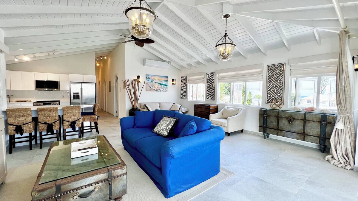 Old Trees Bay Apartment | A True Slice of Paradise in Paynes Bay, nNewly renovated upper level apartment.