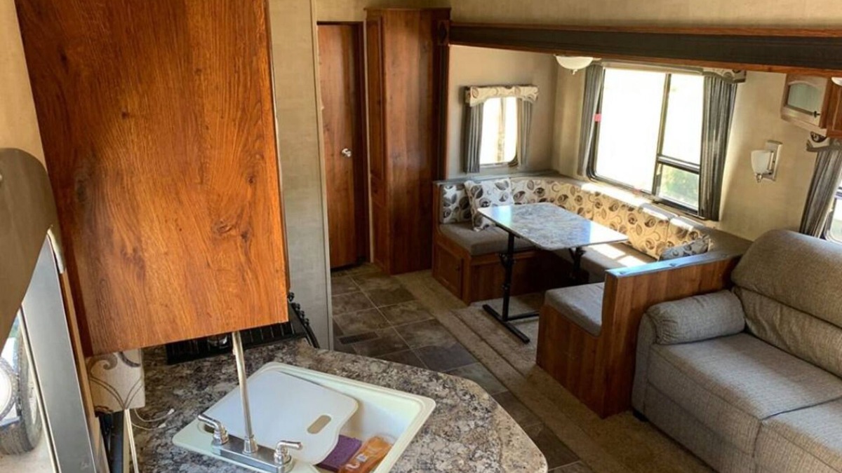 Pueblo House | A Unique Pueblo Getaway in a Quirky Camper Retreat, Super Close to All Amenities