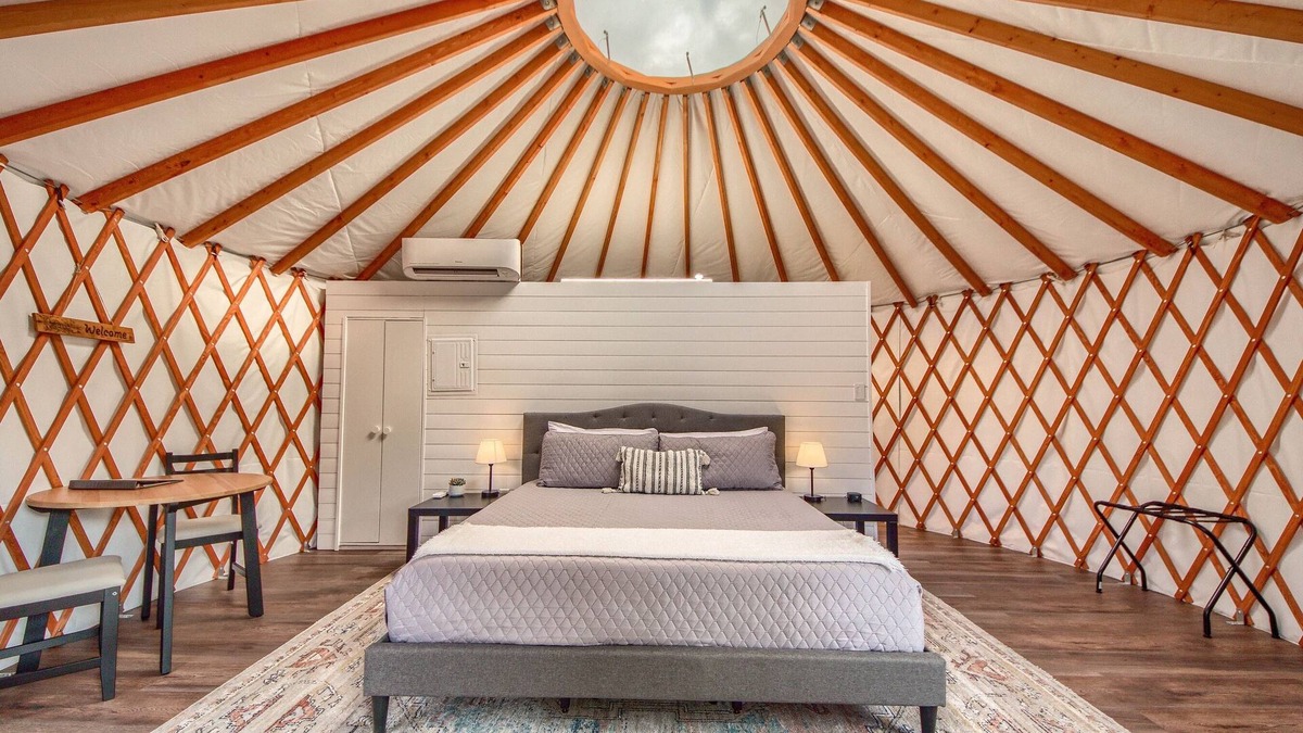 New Braunfels Cabin | A Unique Texas Hill Country Glamping Experience! Full bathroom and Great AC!
