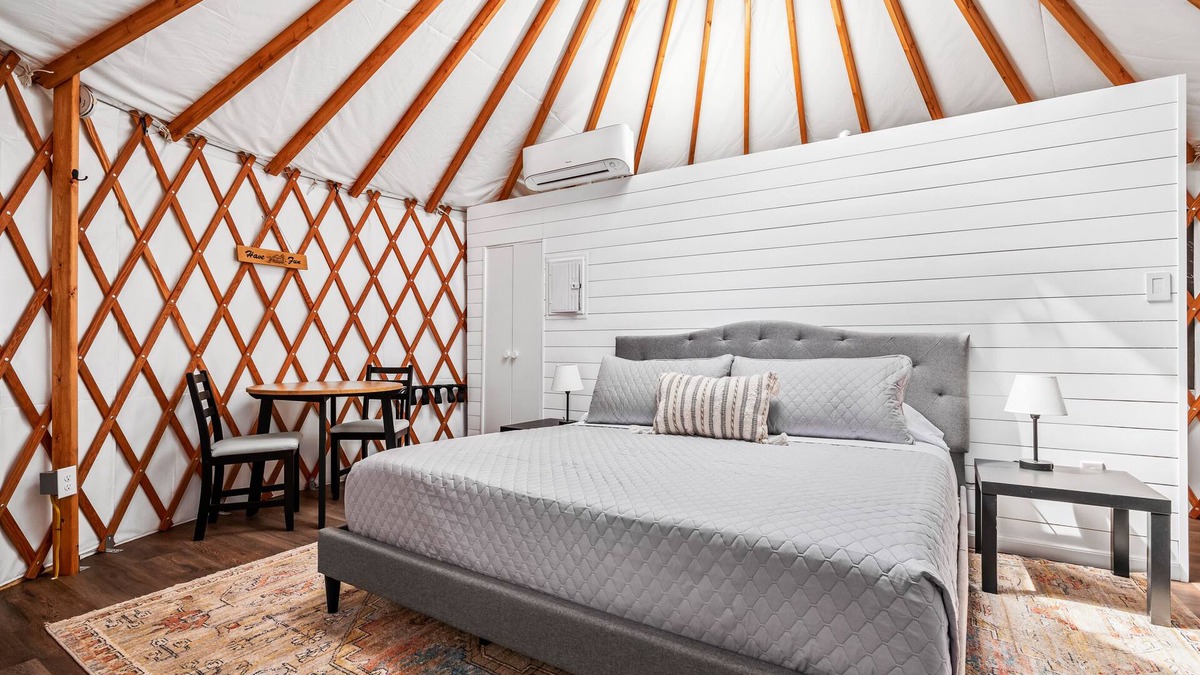 New Braunfels Cabin | A Unique Texas Hill Country Glamping Experience! Full bathroom and Great AC!