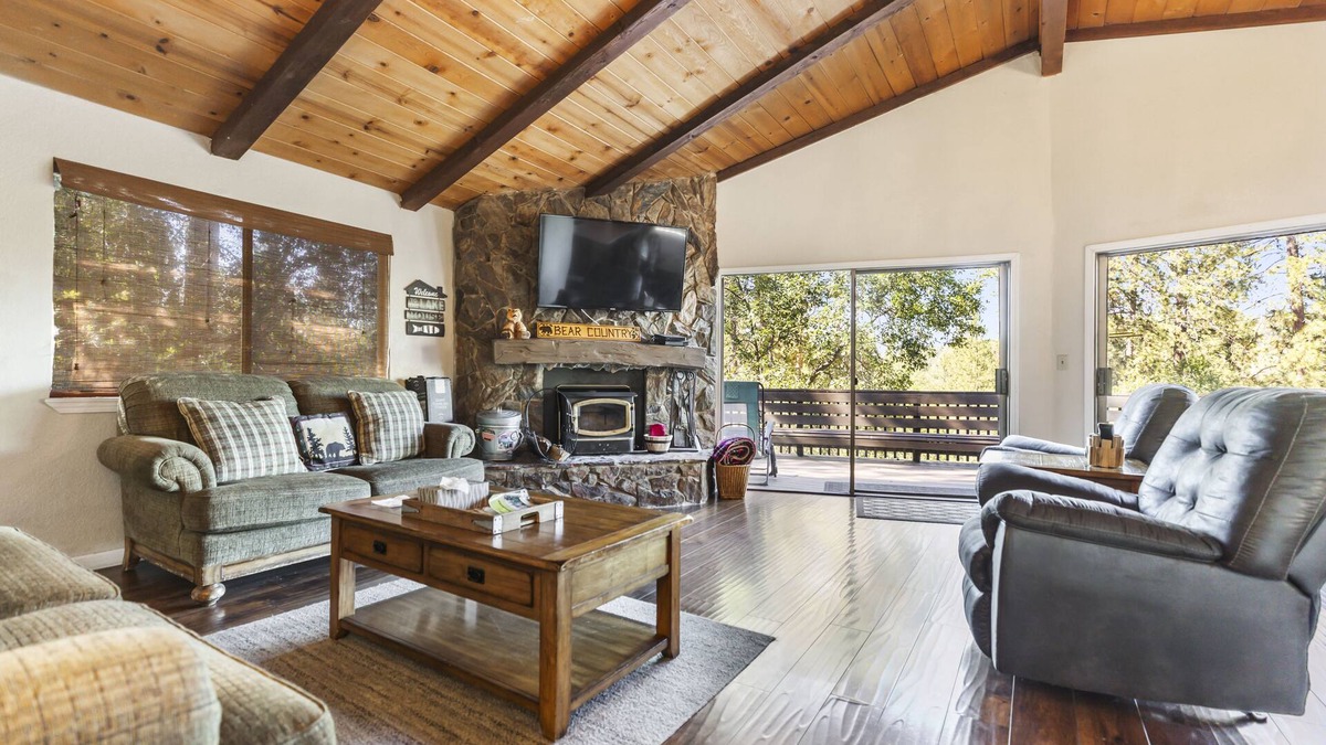 Groveland Cabin | A View Above the Pines at Pine Mountain Lake