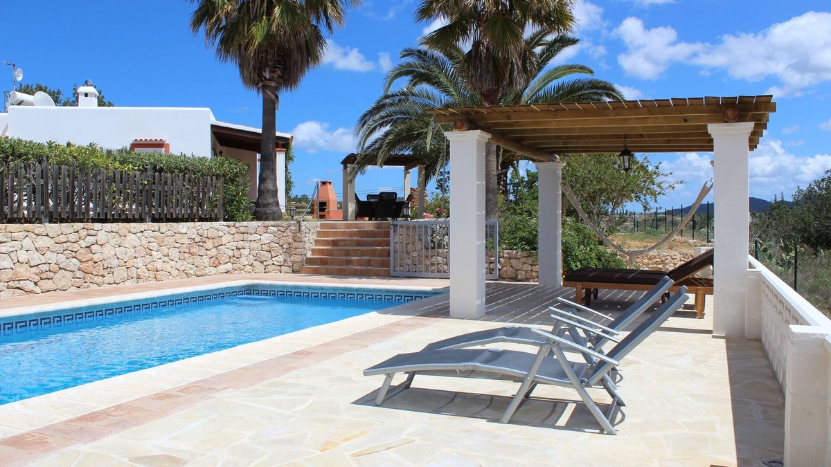 Sant Josep de sa Talaia Villa | A villa great for couples and families, gated pool & WiFi, BBQ and panorama view