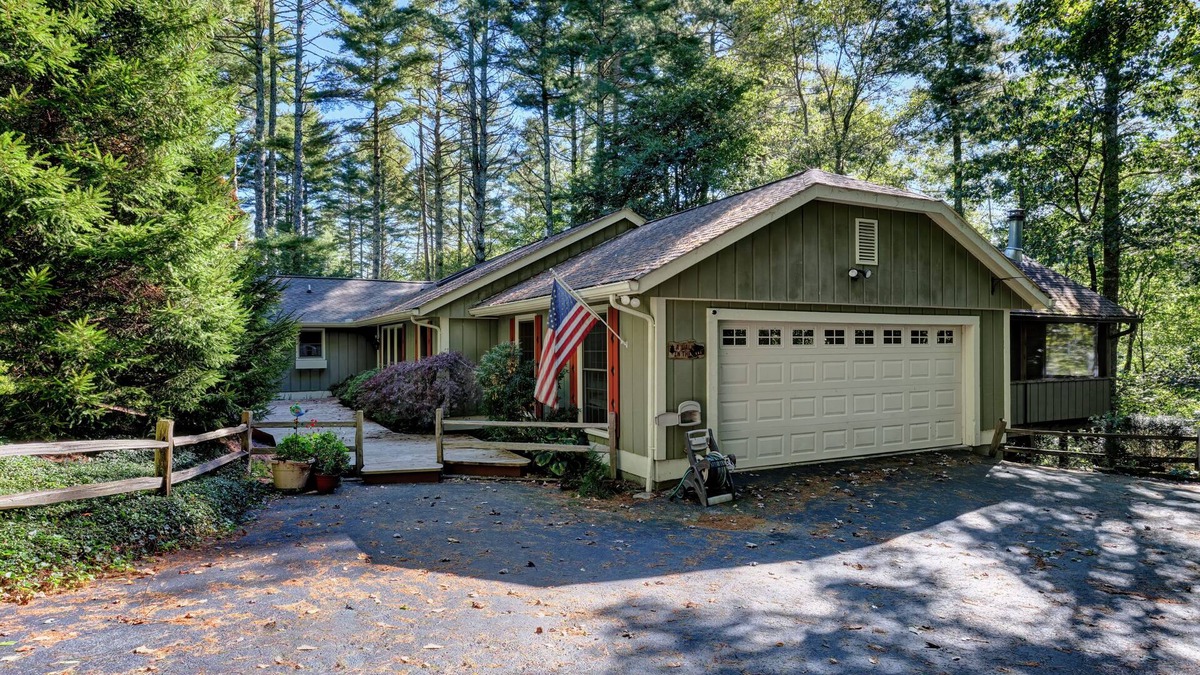 Mirror Lake House | A Walk in the Woods - Family Home near Mirror Lake