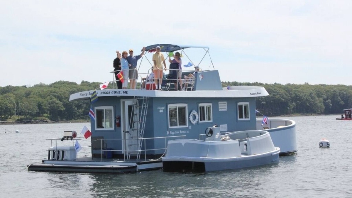 Mac Mahan Boat Rental | A Water Getaway. Vacation On A Houseboat in Maine, A Virtual Private Island.
