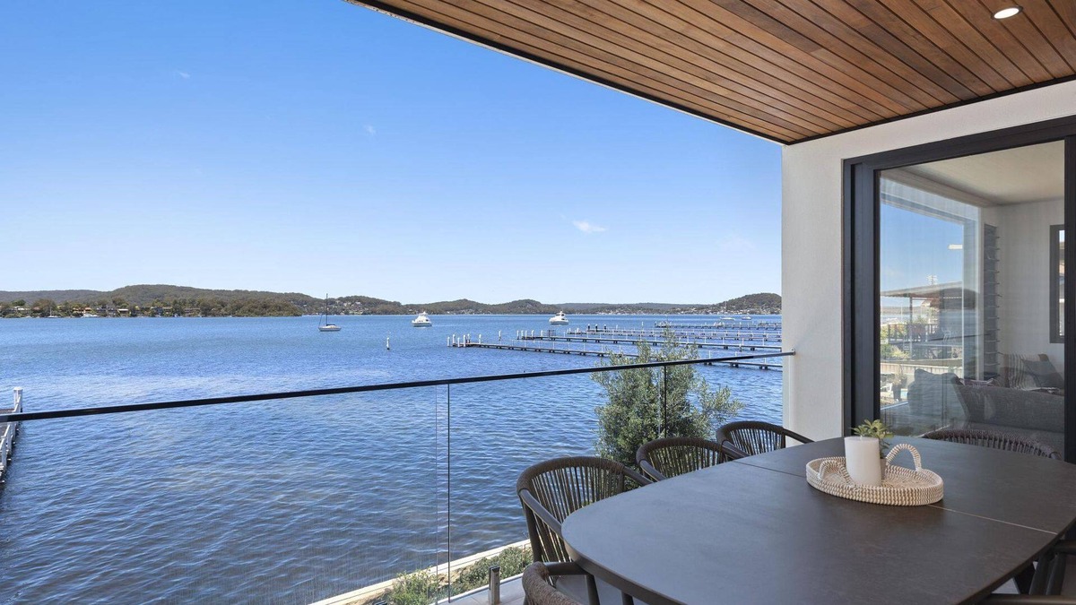 Point Clare House | A Waterfront at Point Clare