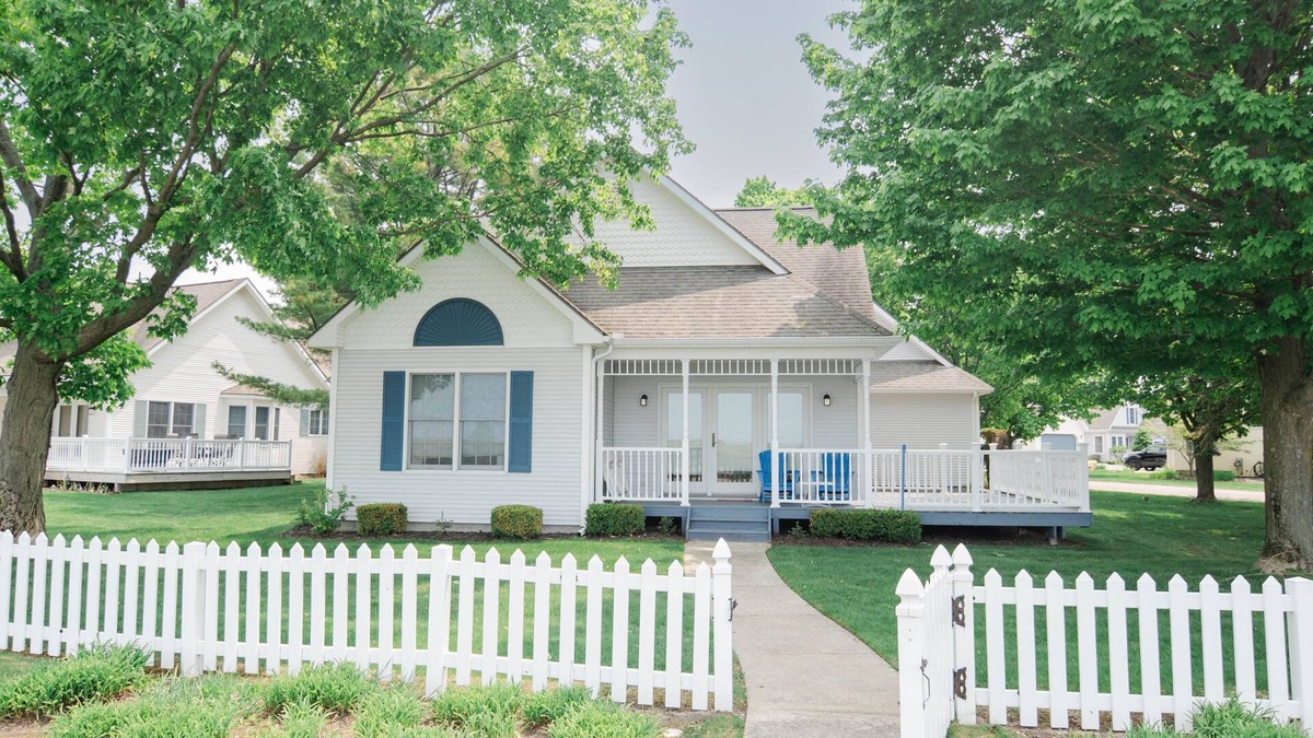 Manistee Cottage | A Wave From It All - Cottage at Harbor Village