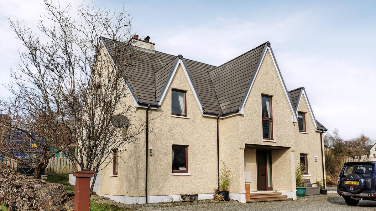 Tobermory Cottage | A welcoming family home, high above Tobermory, on the magical Isle of Mull.