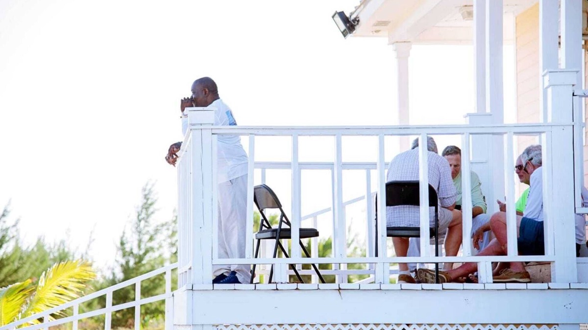 Pelican Point Villa | A Welcoming three-bedroom Beachfront Cottage