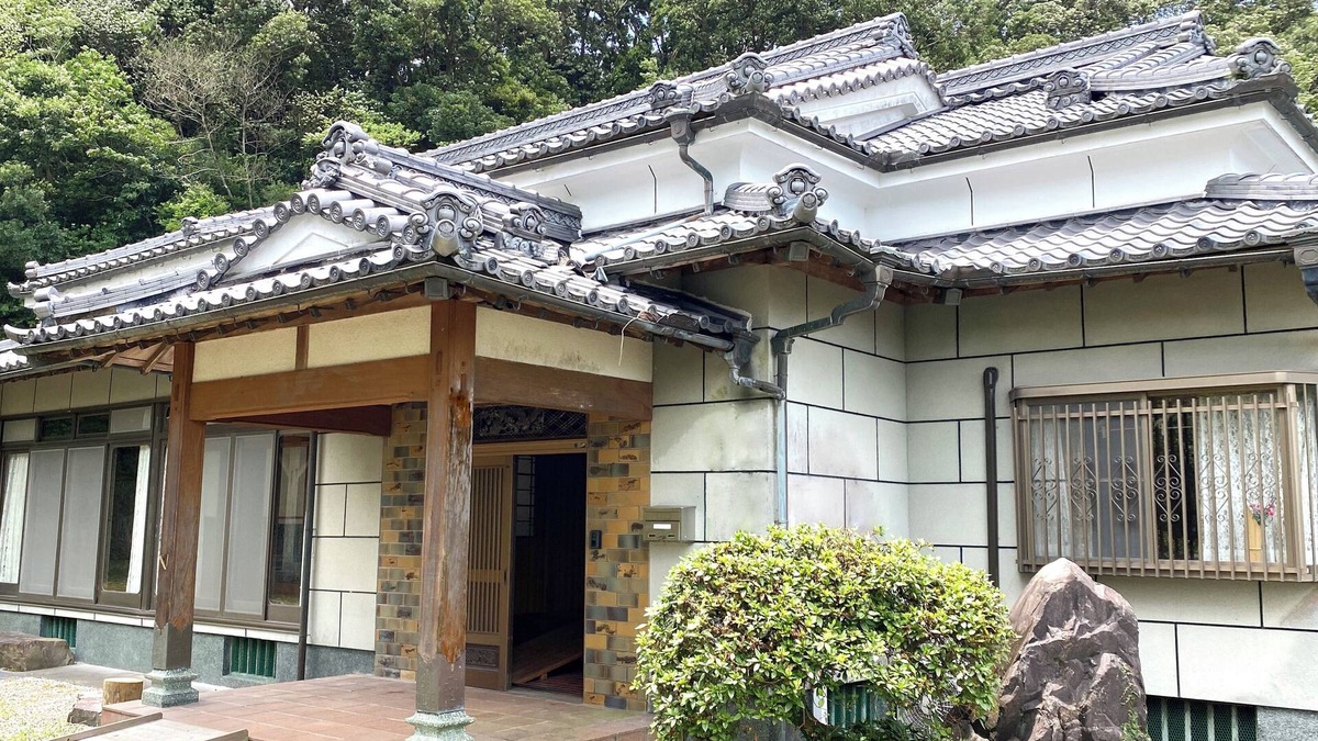 Kanoya House | A whole old minka house in a natural setting with an open-air bath
