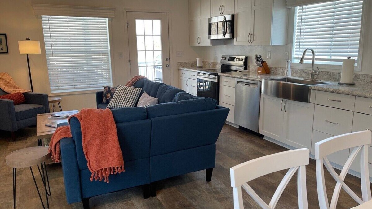 Hermosa Cottage | A wonderful 3 bedroom/2 bath rental (1,000 sq