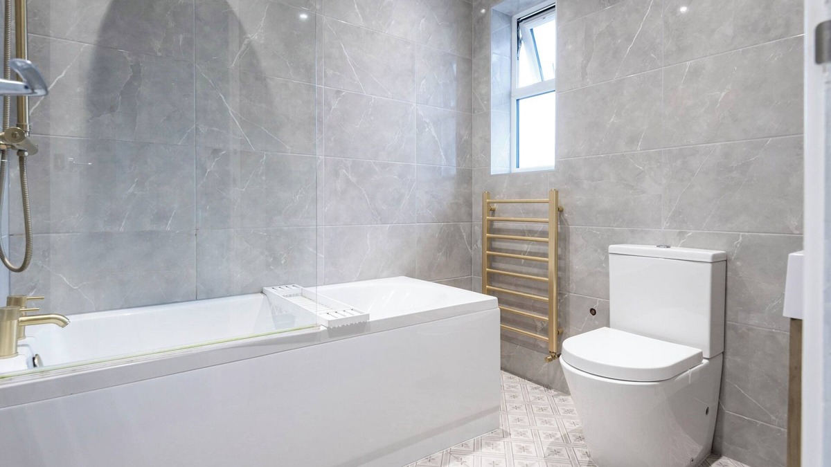 Merton House | A wonderful and spacious house in a charming road