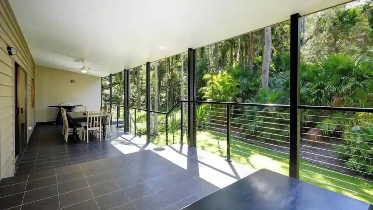Smiths Lake Cottage | A wonderful place to escape rest, relax and enjoy the lake just 100m away.
