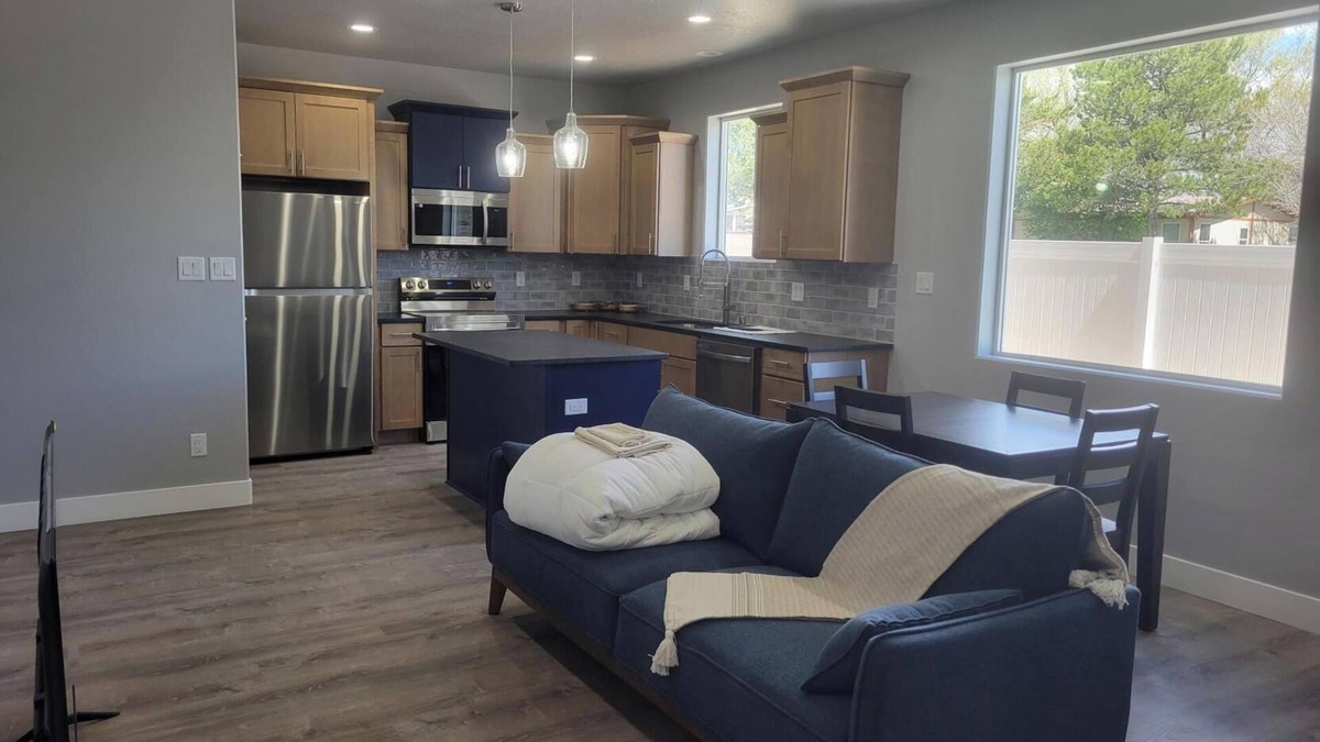 Elko House | A Wonderful Vacation on a BRANDNEW Modern Townhome! Peaceful, Charming, Spacious