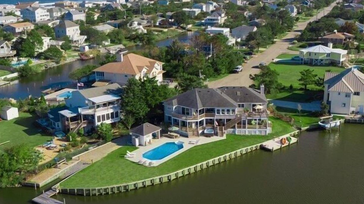 Sandbridge House | A World Away- 6 bedrooms, Bayfront, Pool, Hot Tub, Dock