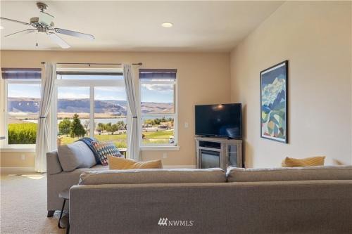 Quincy House | A03-Livin' Life on the Golf Course Sunserra
