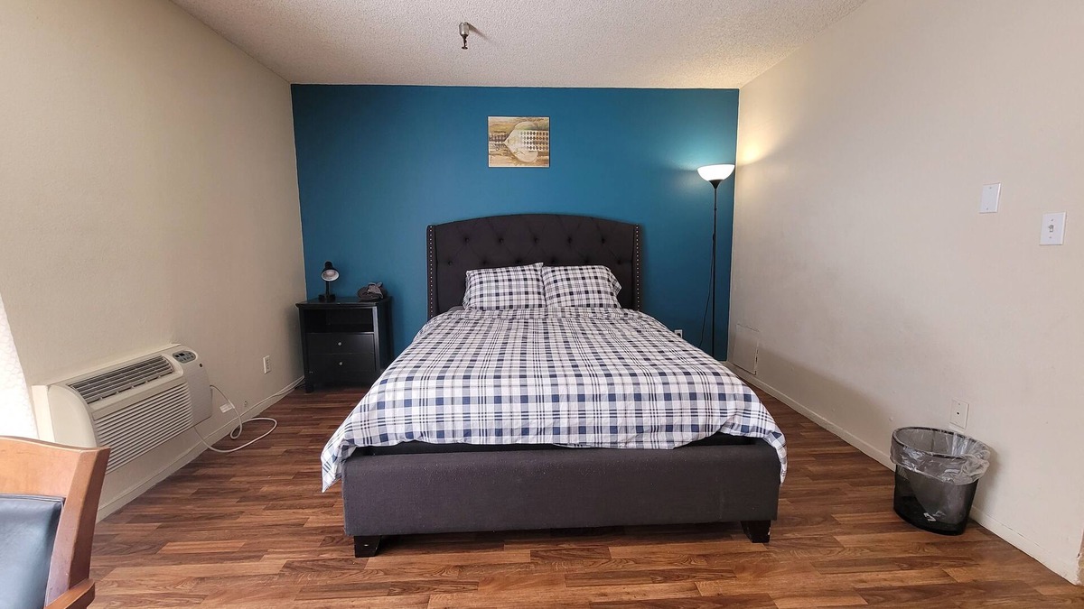 Pico - Robertson Hotel | (A05) Beverly Hills Hotel Style Unit