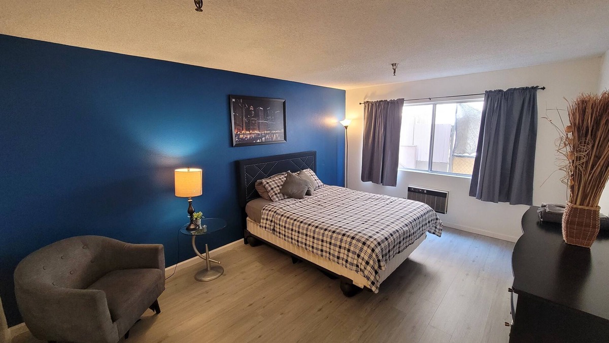 Beverly Hills Hotel | (A13) Cozy 1 Bedroom Studio with Private Bath