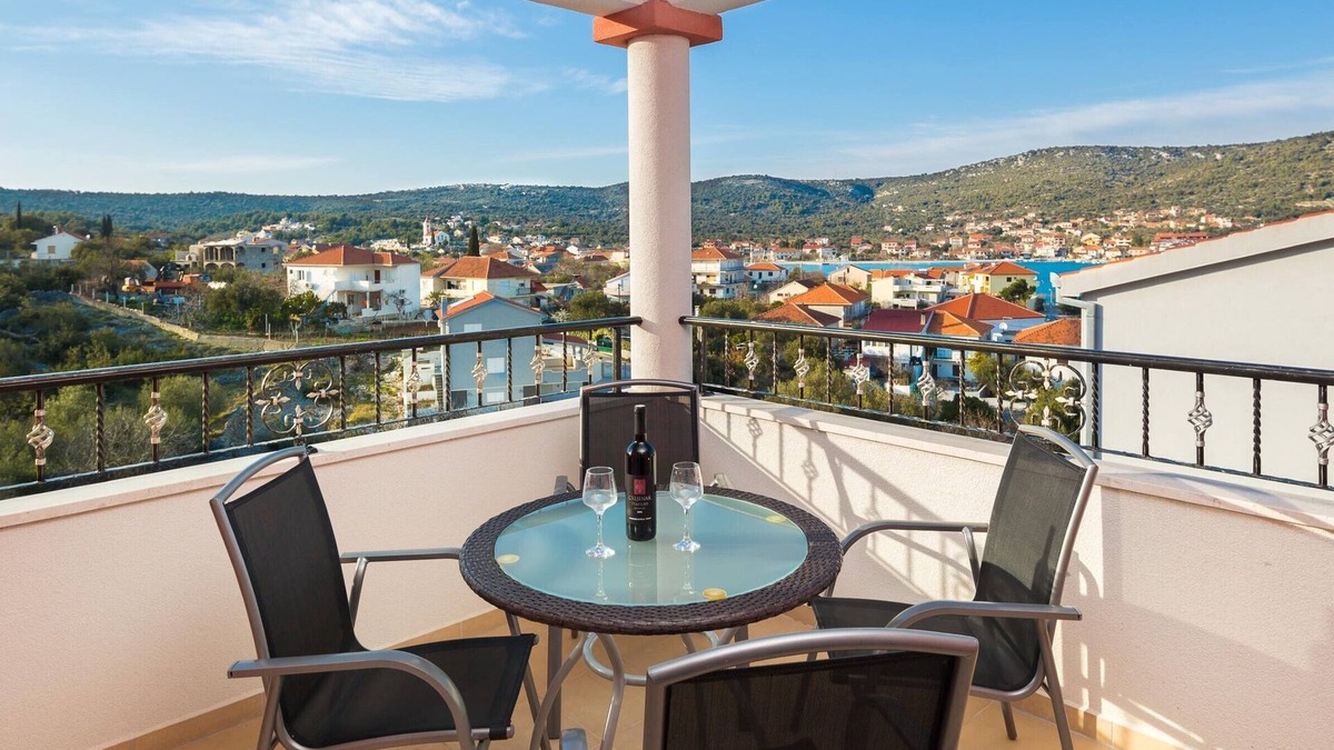 Vinisce Apartment | A3 modern apartment with garden, 80m from beach