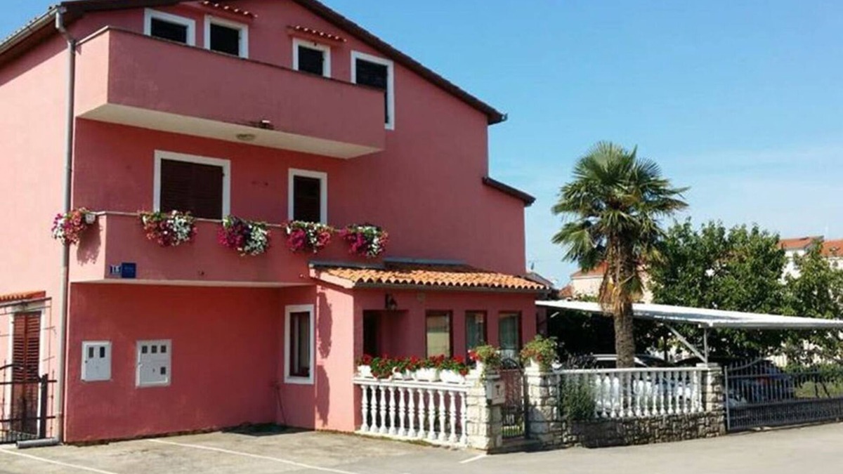 City Center Villa | A5+1 - Three Bedroom Villa, Sleeps 6