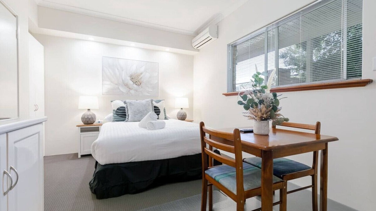 Connolly Apartment | A7 - Escape the city | studio with FREE parking!