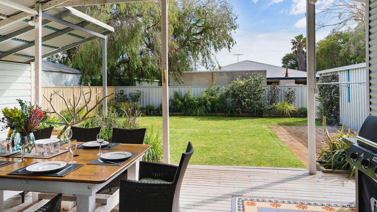 Abbey House | Abbey Bay Cottage - Pet Friendly - WiFi - Short walk to beach - Busselton