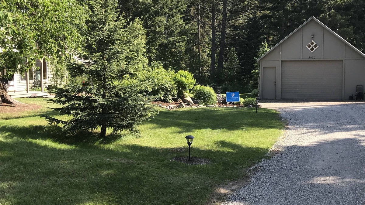 Martin City Cottage | Abbot Creek Cottage, Only 10 Minutes from Glacier National Park!