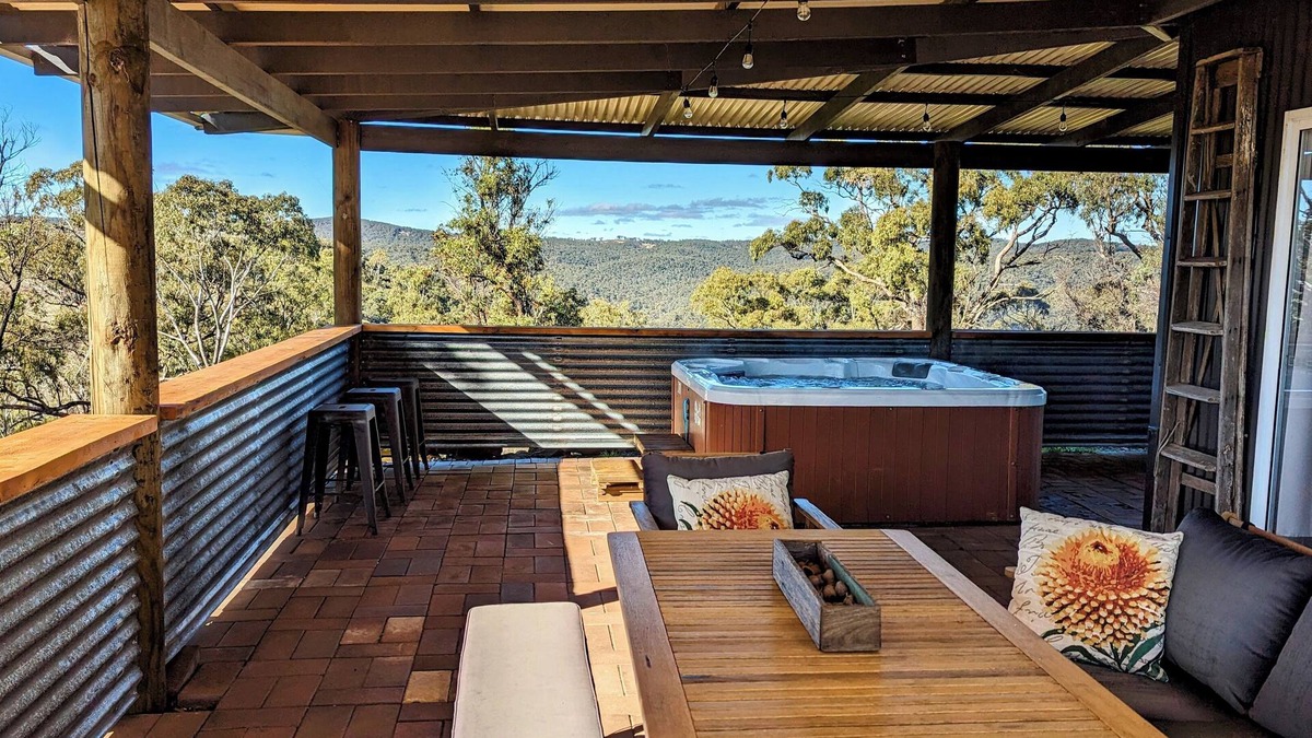 Curraweela House | Abercrombie Ridge - Lux LODGE and Spa Retreat - Pet-friendly