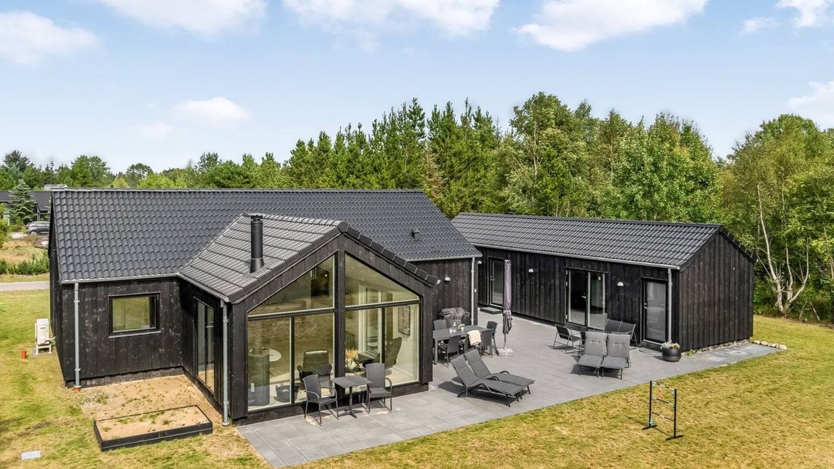 Hou House | "Abiorn" - from the sea by Interhome