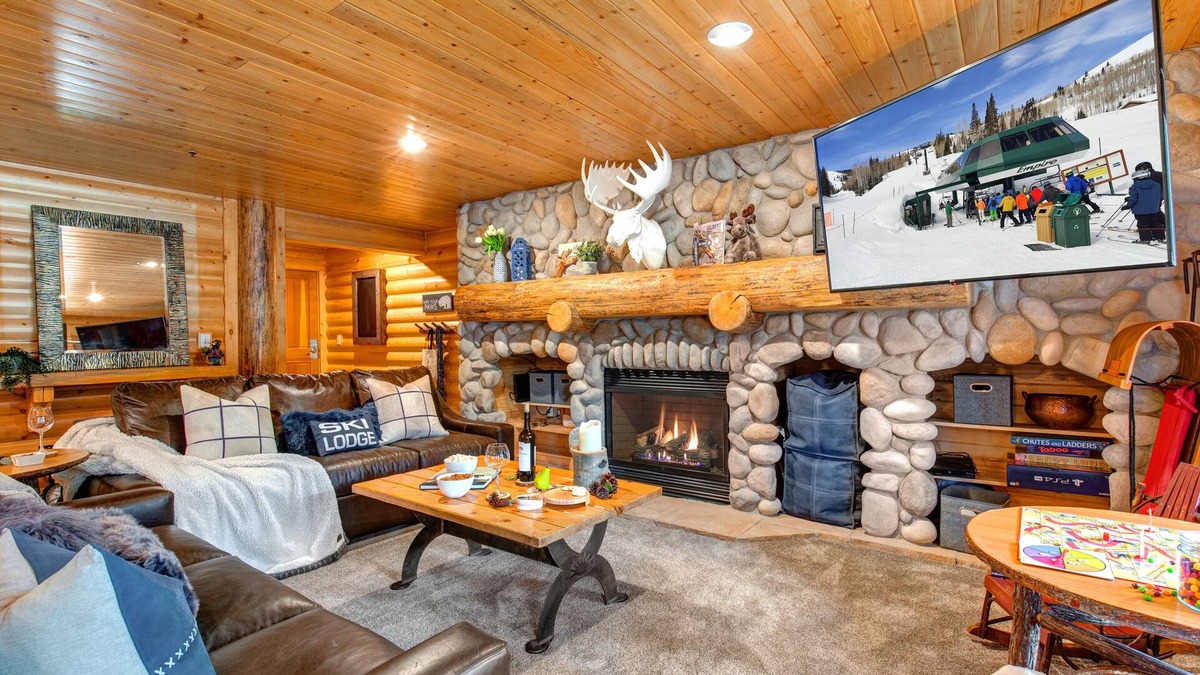 Deer Valley Condo | Abode at Black Bear #104 | Charming Lodge with Deer Valley Ski Access