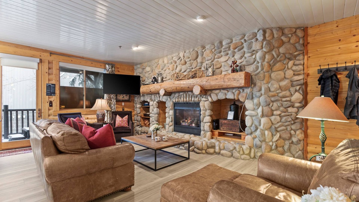 Deer Valley Condo | Abode at Black Bear #252 | Family Friendly Mountain Getaway, Steps to Skiing!