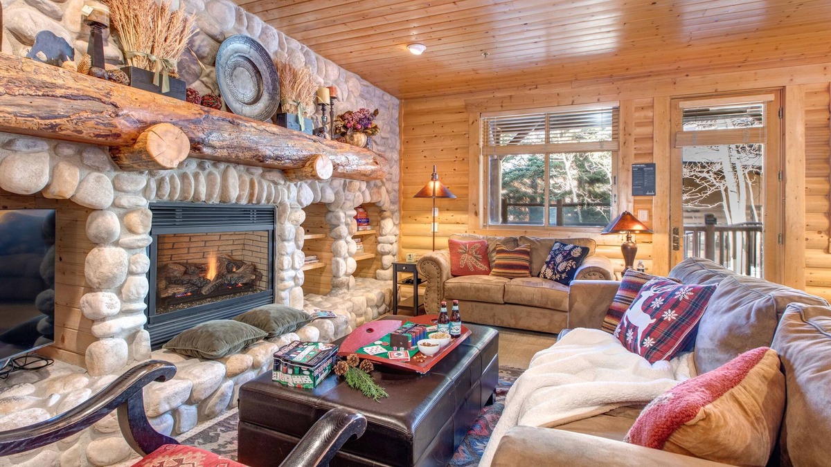 Deer Valley Condo | Abode at Black Bear #231 | Family Retreat, Walk to Trails, Private Hot Tub