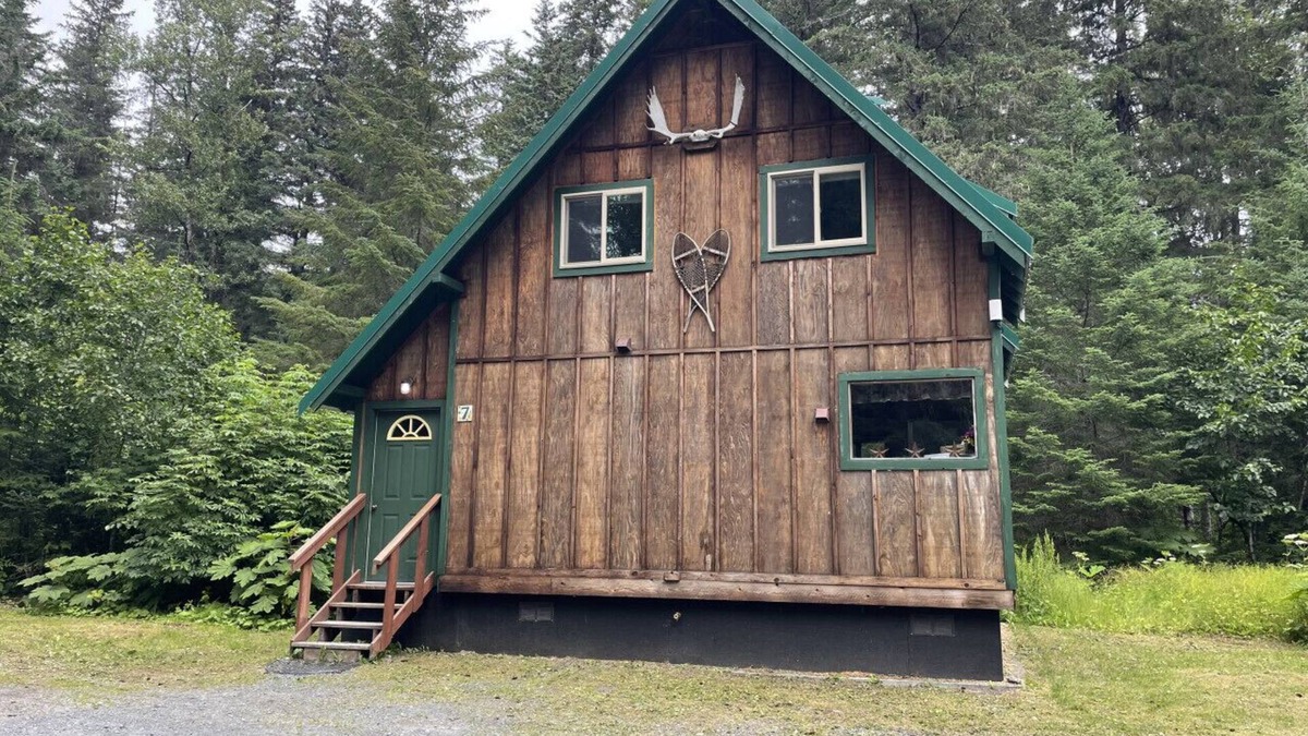 Seward Cabin | Abode Well Family Cabin 2 Bed Private Bath WI-FI