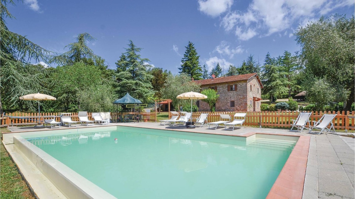 Porrena House | About 2 km from Pratovecchio is located this comfortable country house with pool in a unique panoram