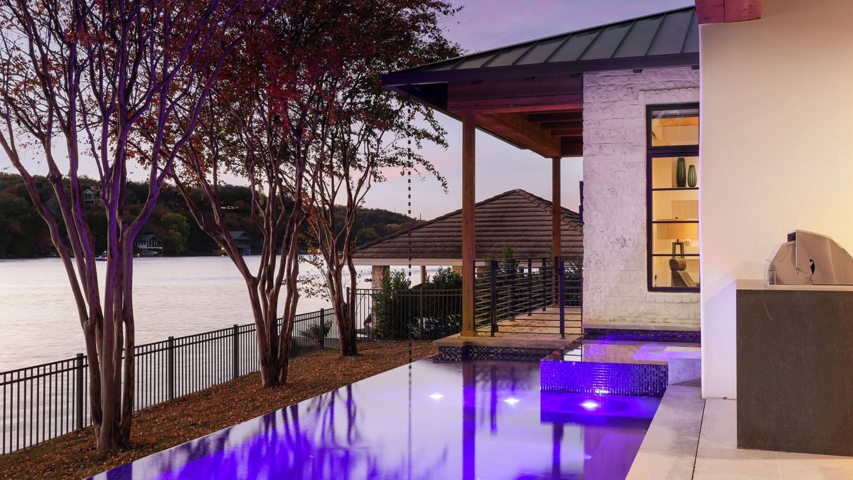 Watersedge House | Above Austin Diamond on Lake Austin