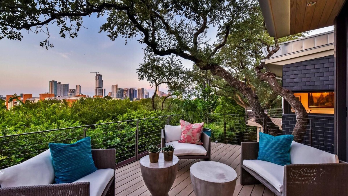Barton Heights House | Above Capitol View I Skyline Views I Pool/Spa I Events I Weddings