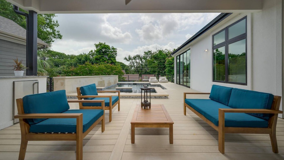 Tarrytown House | Above Contemporary I Luxury Services I Modern | 3Mi to Downtown I Pool/Spa