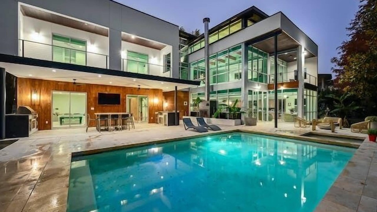 Austin House | Above Emerald | Waterfront I Dock I Lake Austin | Pool&Spa I Game Room