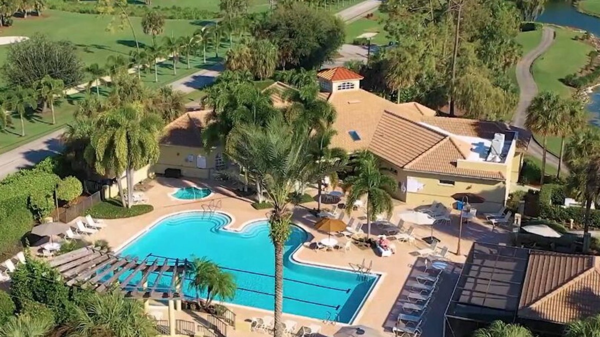 Bonita Springs Villa | Above "Par" Golf Villa in desirable Hunters Ridge Golf and Country Club