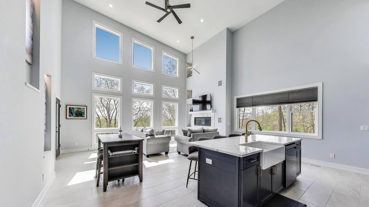 Williams Bay House | Above The Bay | 3BR + Loft, Arcade, Deck, Near Pier 290 & Williams Bay Beach