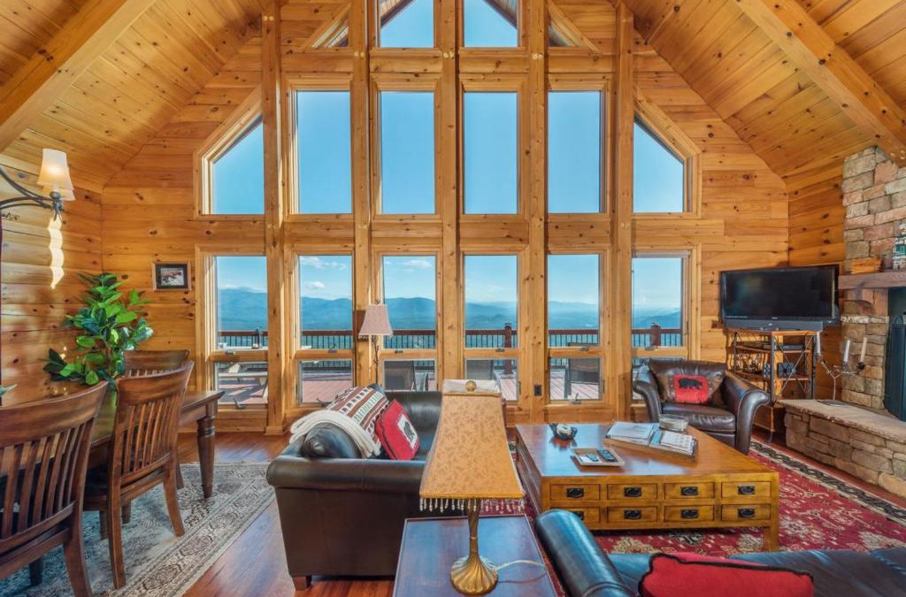 Old Fort House | Above the Clouds Log Cabin, Hot Tub & Views!