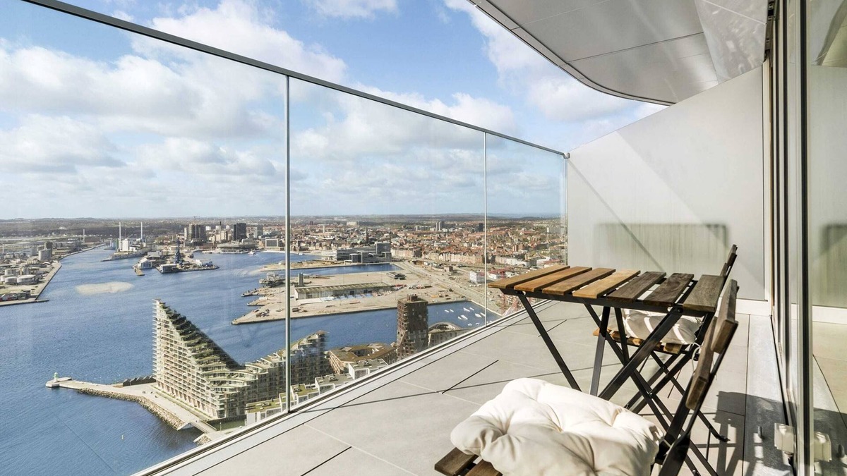 Aarhus C Apartment | Above the clouds on 42nd floor