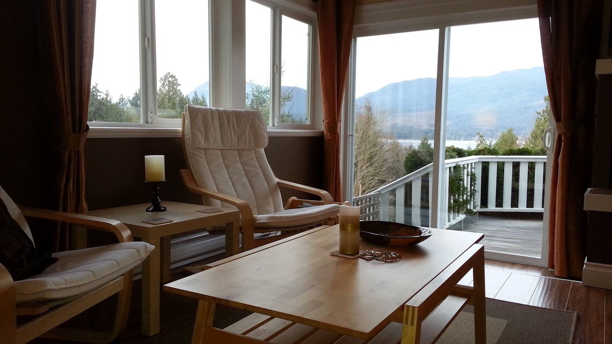 Sechelt House | Above The Inlet B&B and Vacation Rental