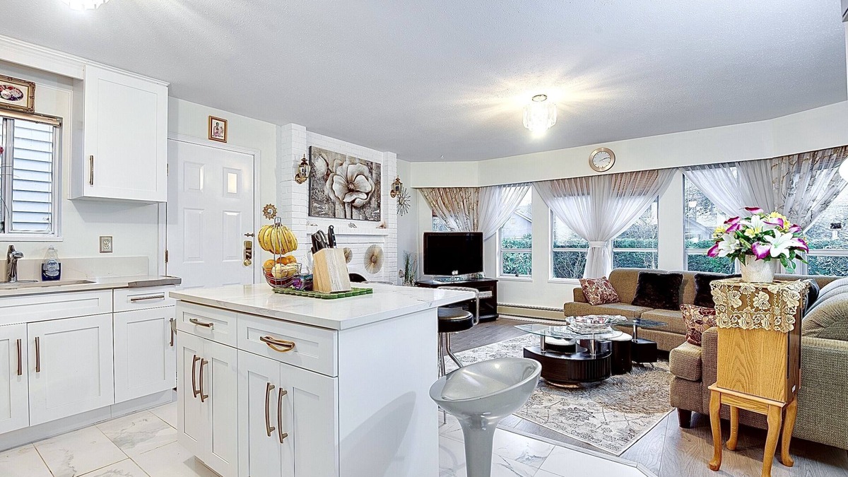 Riley Park-Little Mountain House | Absolute 2BDR Q E/Riley Park/Main/Cambie Garden Retreat/mins Downtown/Parking